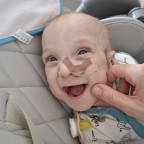 Chcem sedieť a jedného dňa chodiť a držať maminu za ručičku