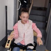Ostali len dve, stará mama a vnučka s DMO